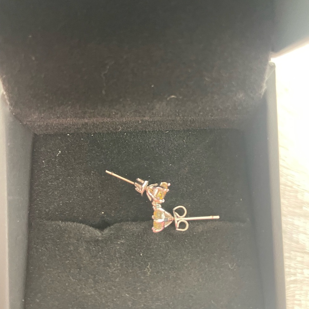1.0 ct Moissanite earrings - Picture 4 of 5
